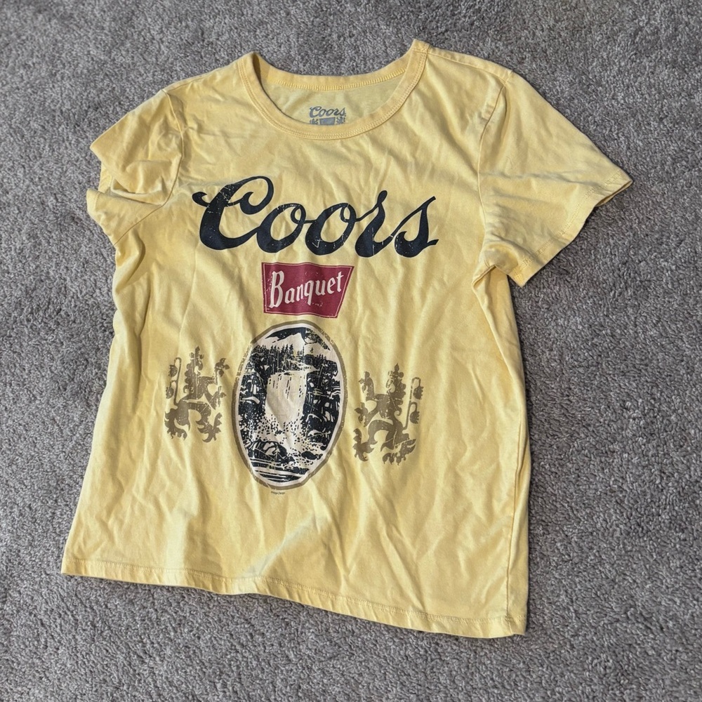 Hybrid & Company Yellow Graphic Tee